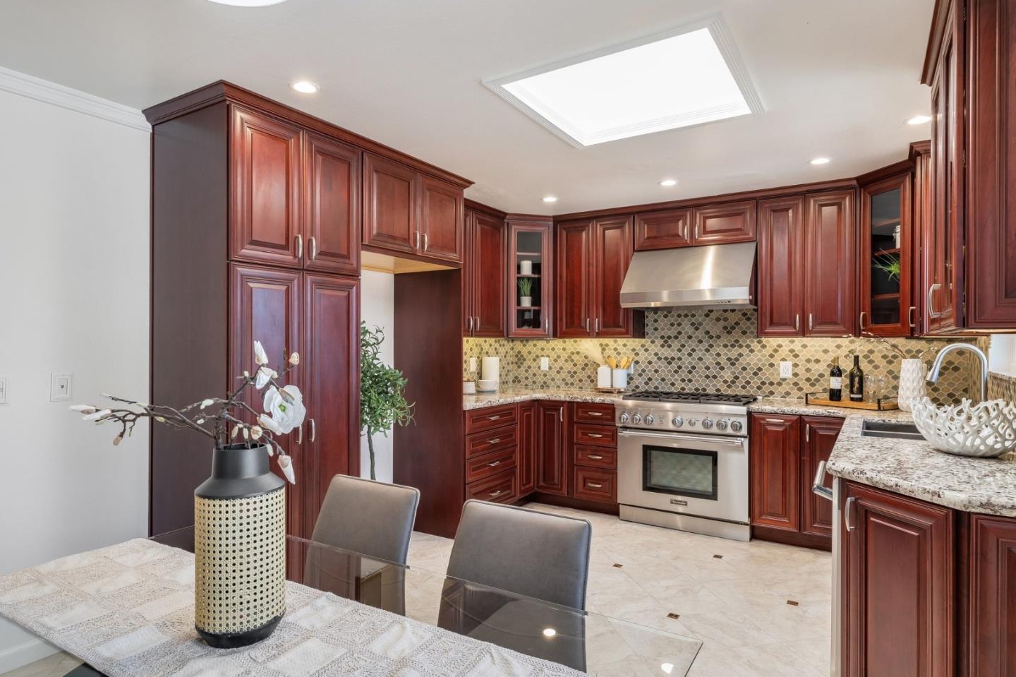 Detail Gallery Image 9 of 47 For 3900 Chilton Ln, San Bruno,  CA 94066 - 3 Beds | 3 Baths