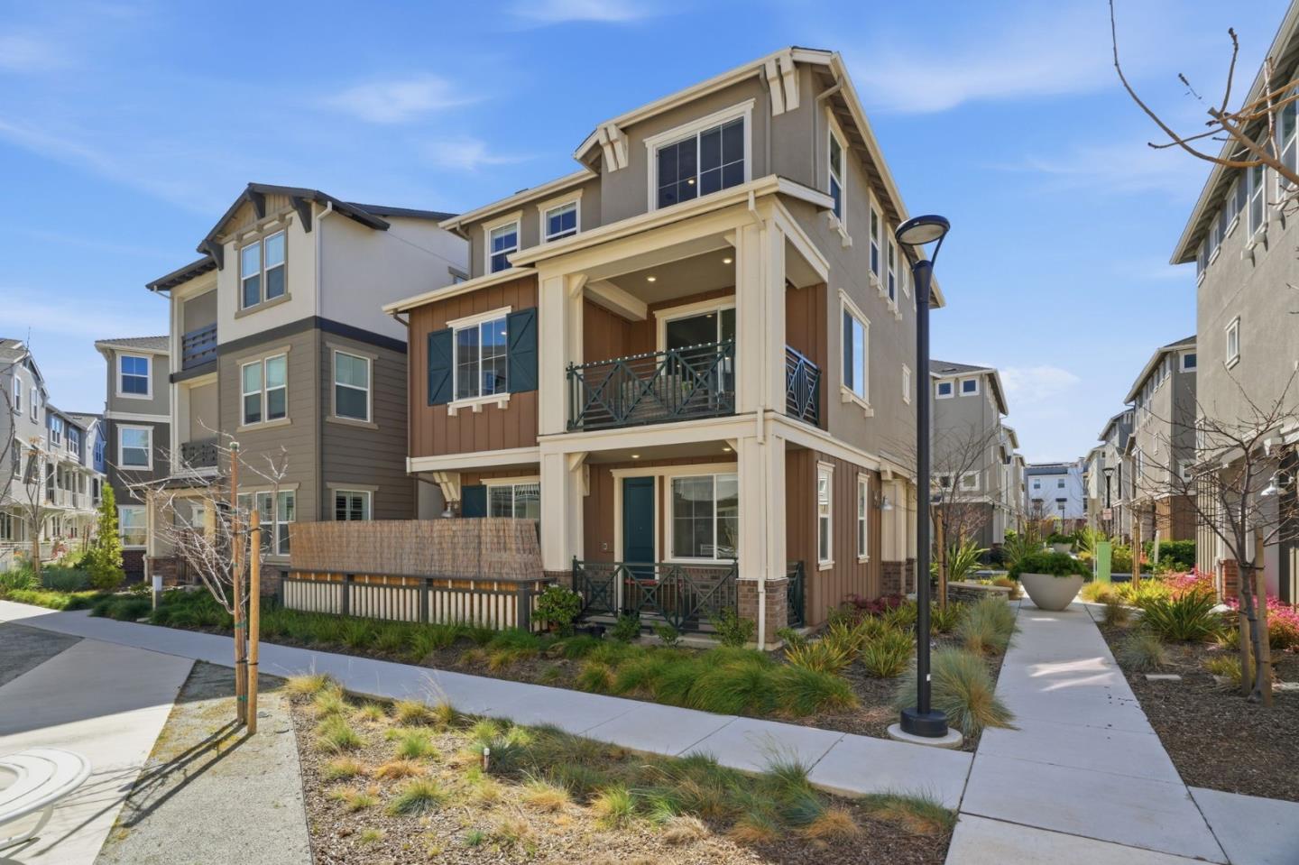 Detail Gallery Image 2 of 55 For 37380 Watersail Way, Newark,  CA 94560 - 4 Beds | 4/1 Baths