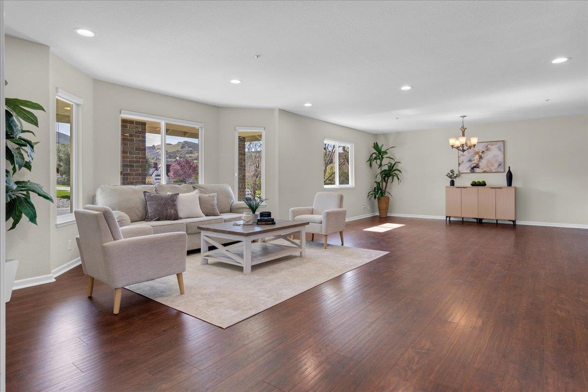 Detail Gallery Image 6 of 40 For 18595 Ranchito Del Rio Dr, Salinas,  CA 93908 - 3 Beds | 2 Baths