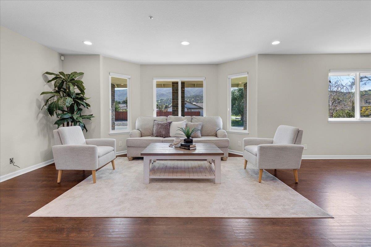 Detail Gallery Image 7 of 40 For 18595 Ranchito Del Rio Dr, Salinas,  CA 93908 - 3 Beds | 2 Baths