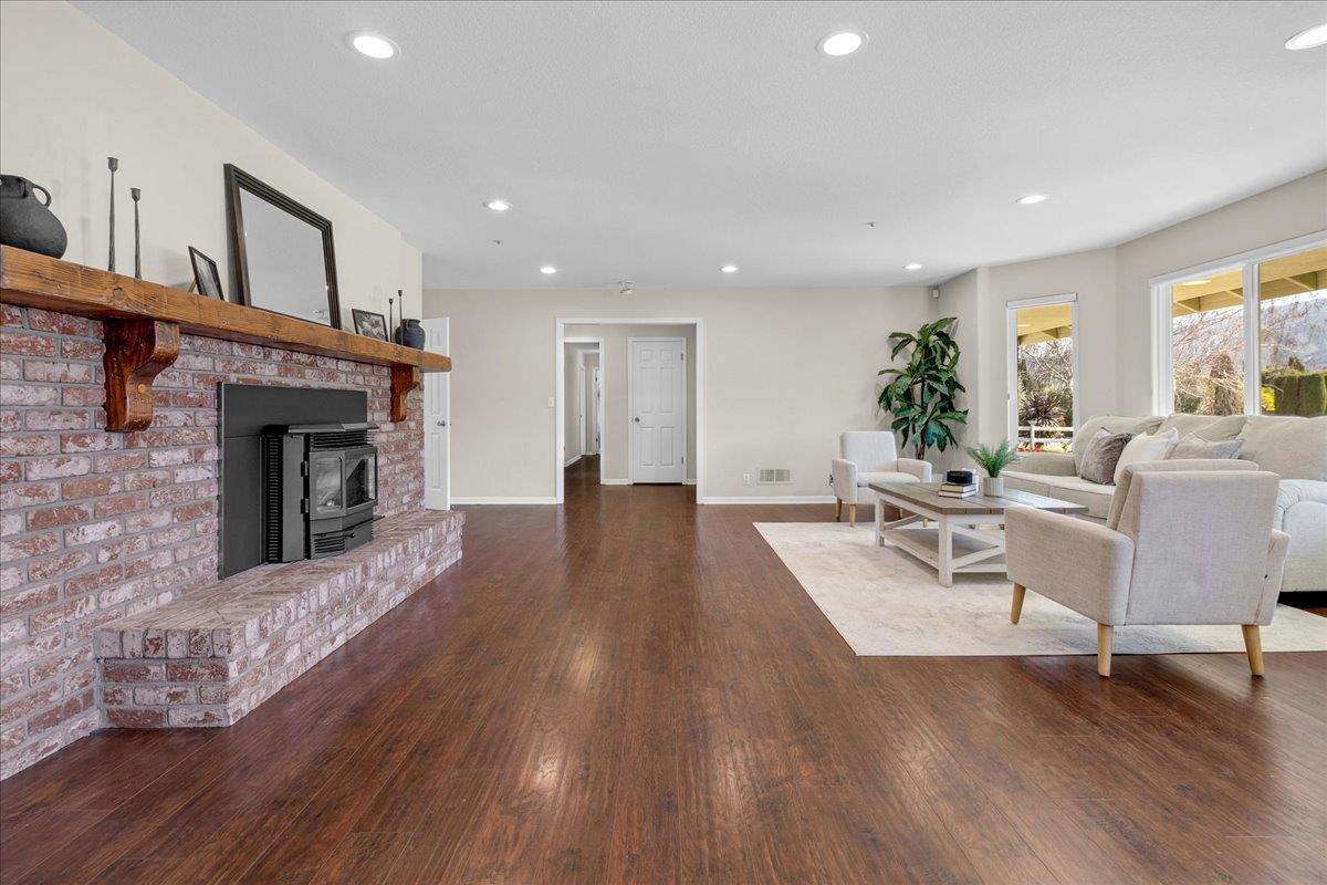 Detail Gallery Image 8 of 40 For 18595 Ranchito Del Rio Dr, Salinas,  CA 93908 - 3 Beds | 2 Baths