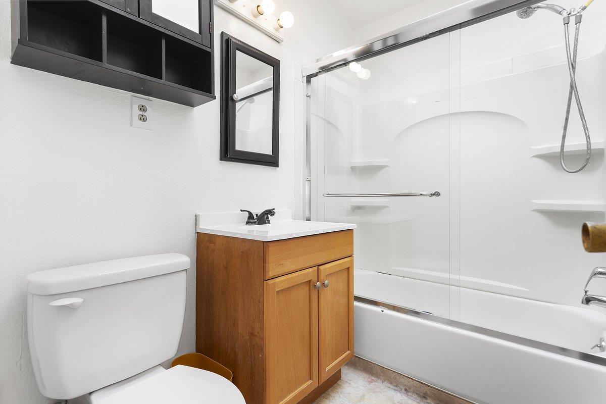 Detail Gallery Image 12 of 24 For 1000 Crescent Ave, San Francisco,  CA 94110 - 3 Beds | 2 Baths