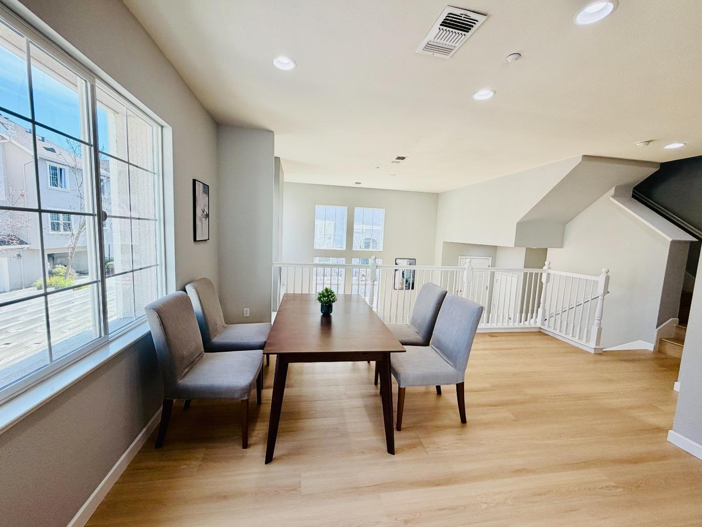 Detail Gallery Image 13 of 50 For 562 Montego Ter, Sunnyvale,  CA 94089 - 4 Beds | 3 Baths