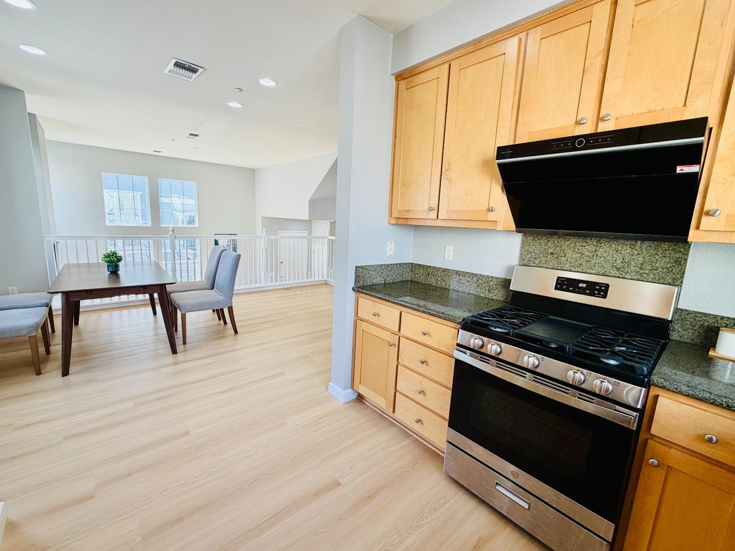 Detail Gallery Image 16 of 50 For 562 Montego Ter, Sunnyvale,  CA 94089 - 4 Beds | 3 Baths