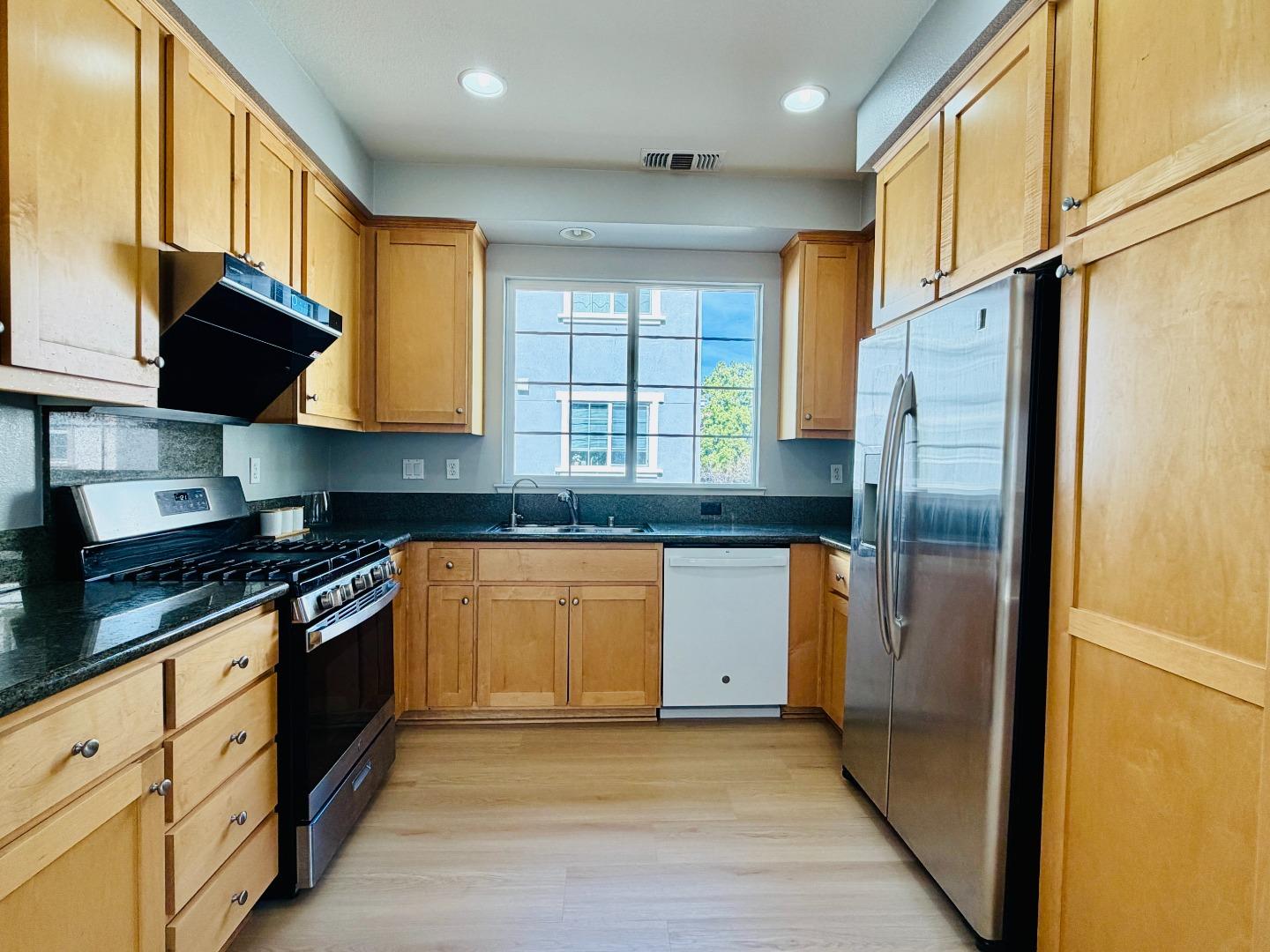 Detail Gallery Image 17 of 50 For 562 Montego Ter, Sunnyvale,  CA 94089 - 4 Beds | 3 Baths