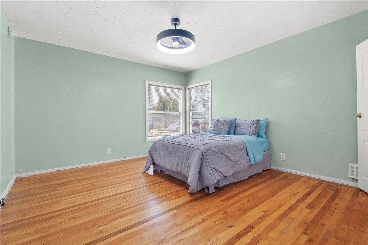 Detail Gallery Image 12 of 16 For 1180 Rosewood Ave, San Carlos,  CA 94070 - 2 Beds | 1 Baths