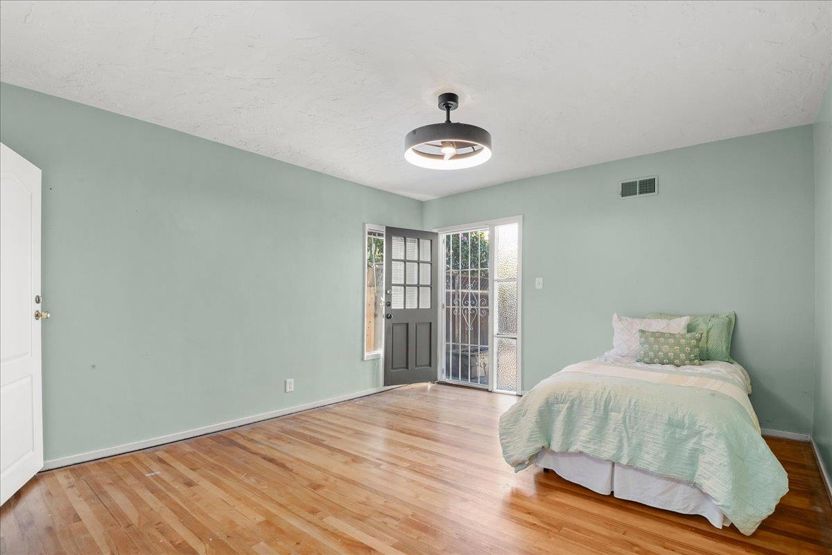 Detail Gallery Image 13 of 16 For 1180 Rosewood Ave, San Carlos,  CA 94070 - 2 Beds | 1 Baths