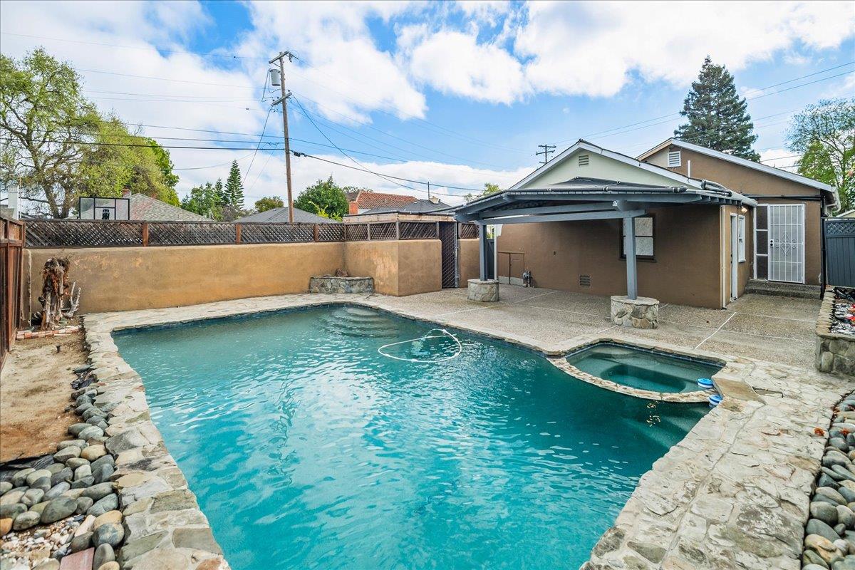 Detail Gallery Image 4 of 16 For 1180 Rosewood Ave, San Carlos,  CA 94070 - 2 Beds | 1 Baths