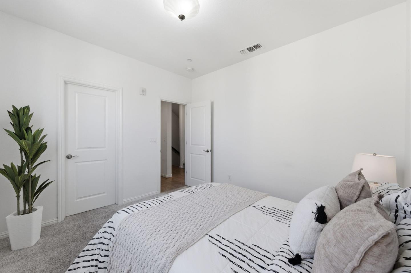 Photo #11: ML82037558 Listing: Photo #11