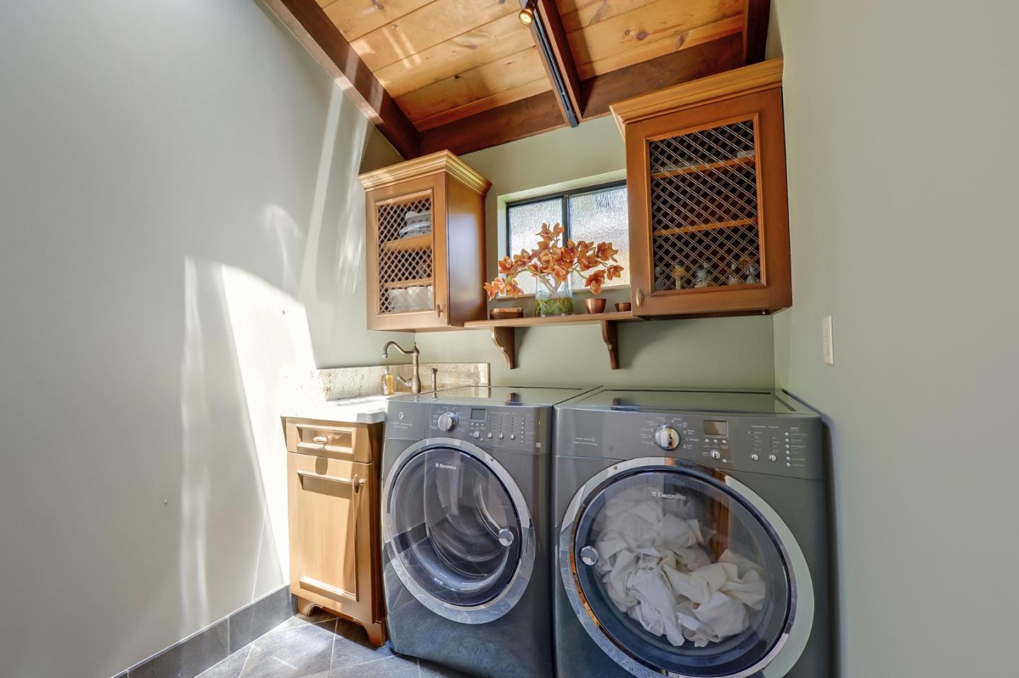 Detail Gallery Image 11 of 21 For 153 Devonshire Blvd, San Carlos,  CA 94070 - 4 Beds | 4/1 Baths