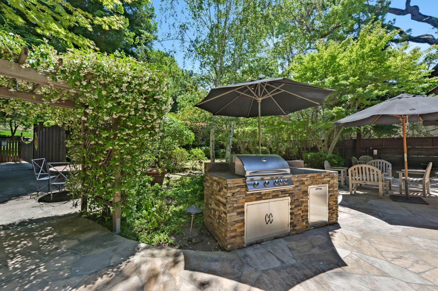 Detail Gallery Image 15 of 21 For 153 Devonshire Blvd, San Carlos,  CA 94070 - 4 Beds | 4/1 Baths