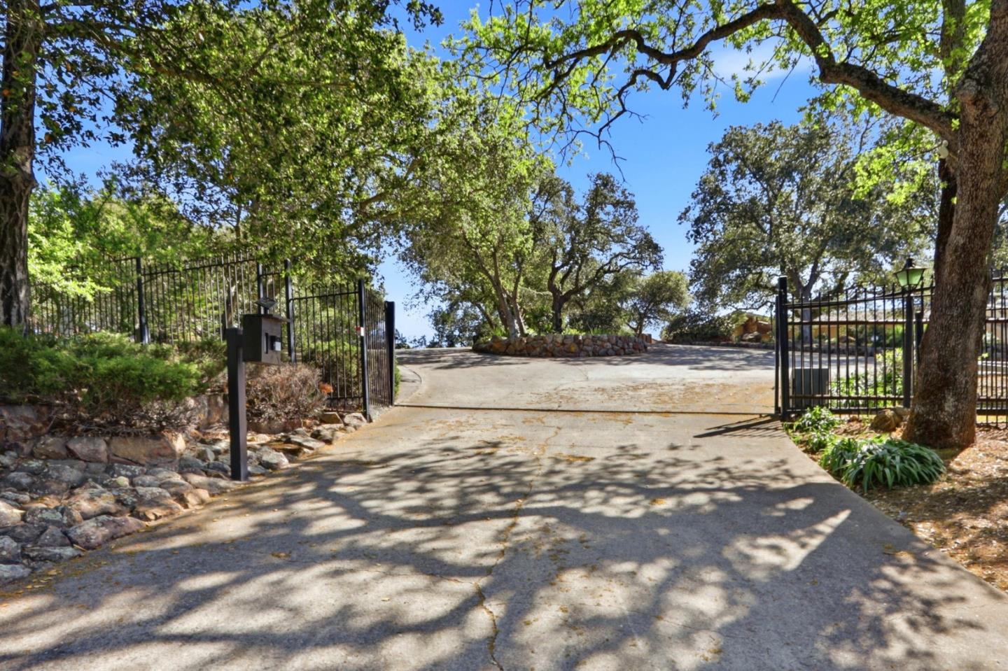 Detail Gallery Image 7 of 102 For 20768 Scenic Vista Dr, San Jose,  CA 95120 - 5 Beds | 3/1 Baths