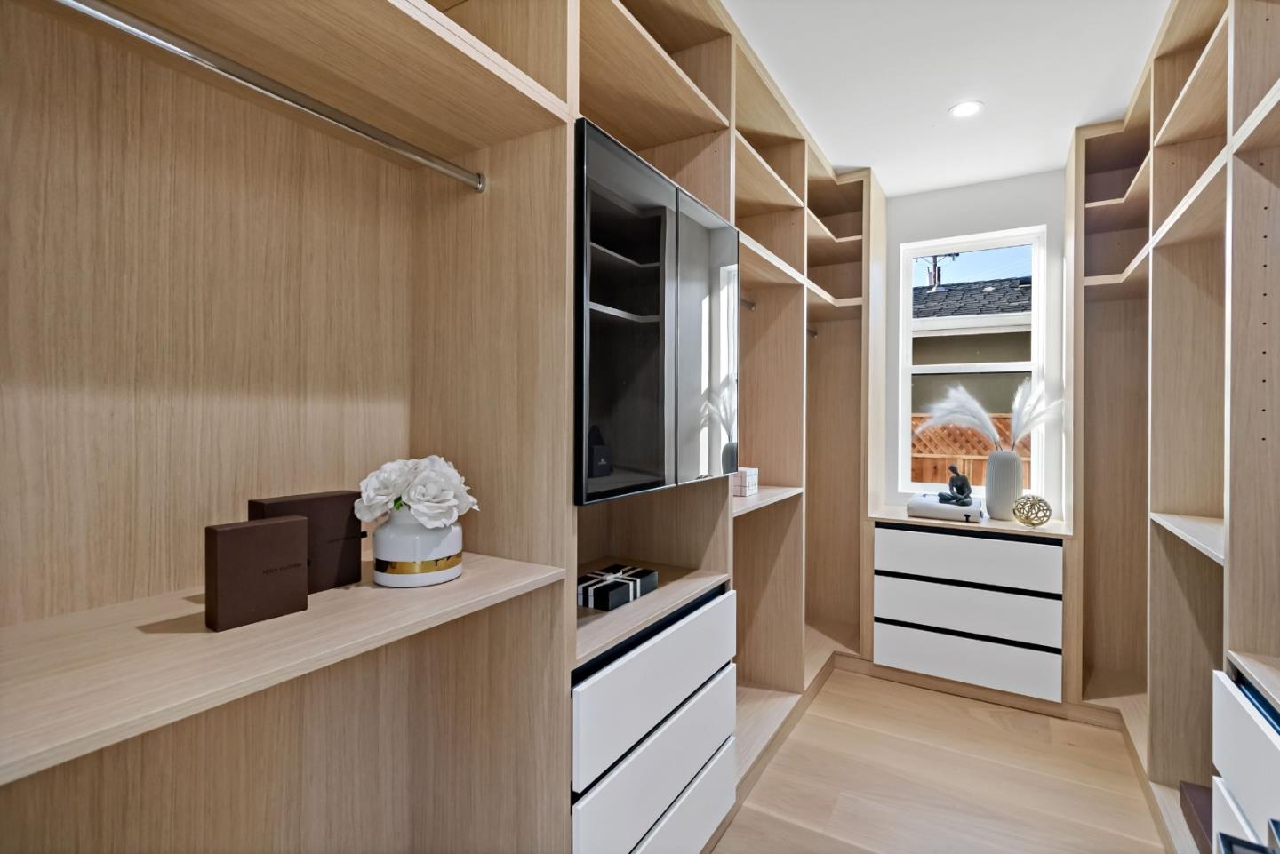 Detail Gallery Image 31 of 72 For 1040 W Riverside Way, San Jose,  CA 95129 - 6 Beds | 5/1 Baths