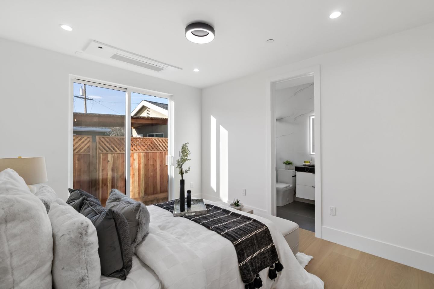 Detail Gallery Image 34 of 72 For 1040 W Riverside Way, San Jose,  CA 95129 - 6 Beds | 5/1 Baths