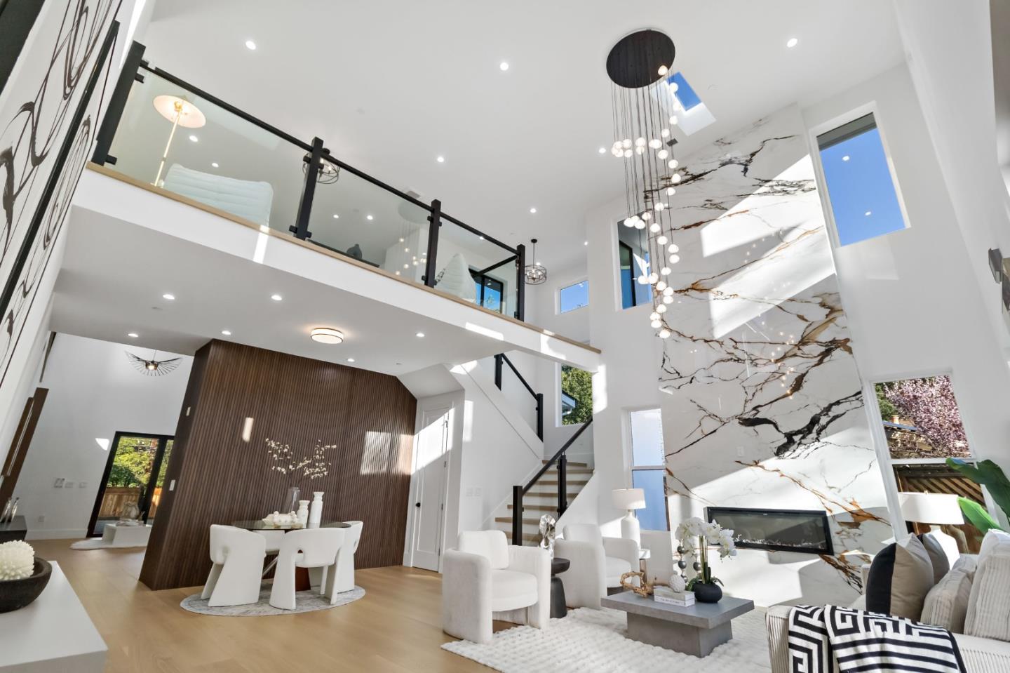 Detail Gallery Image 4 of 72 For 1040 W Riverside Way, San Jose,  CA 95129 - 6 Beds | 5/1 Baths