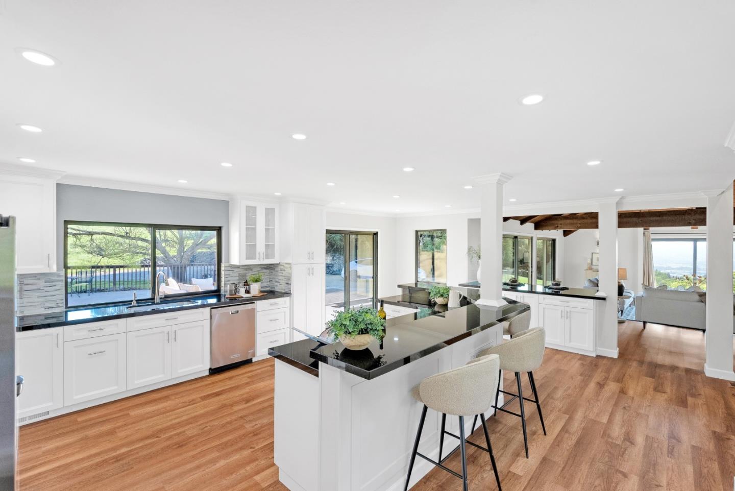 Detail Gallery Image 13 of 48 For 3270 Paseo Vista Ave, San Martin,  CA 95046 - 4 Beds | 3 Baths