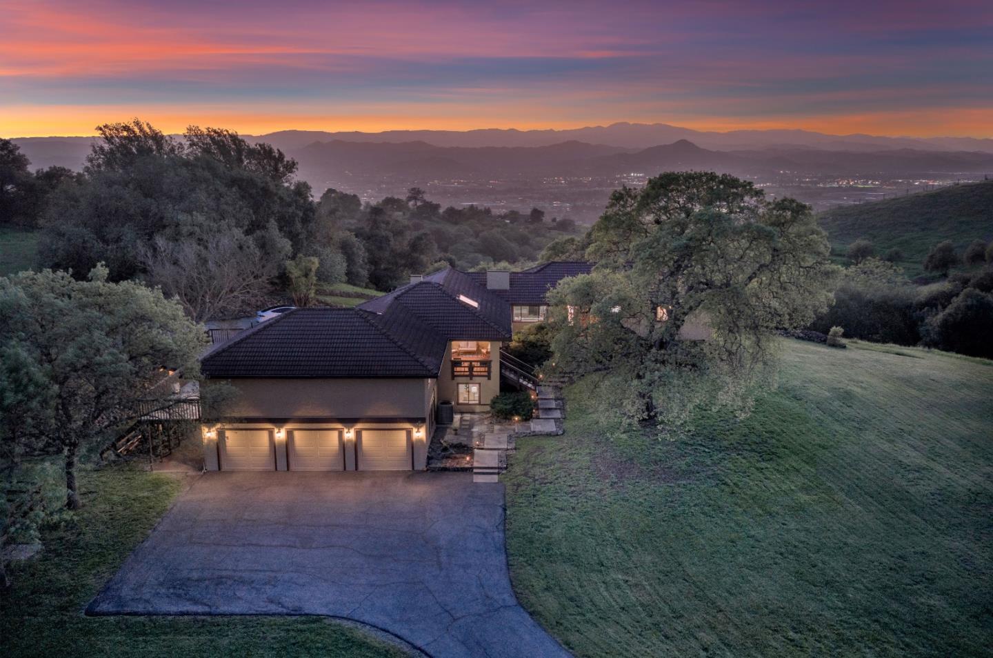 Detail Gallery Image 2 of 48 For 3270 Paseo Vista Ave, San Martin,  CA 95046 - 4 Beds | 3 Baths