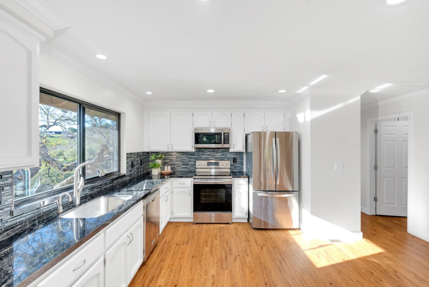 Detail Gallery Image 32 of 48 For 3270 Paseo Vista Ave, San Martin,  CA 95046 - 4 Beds | 3 Baths