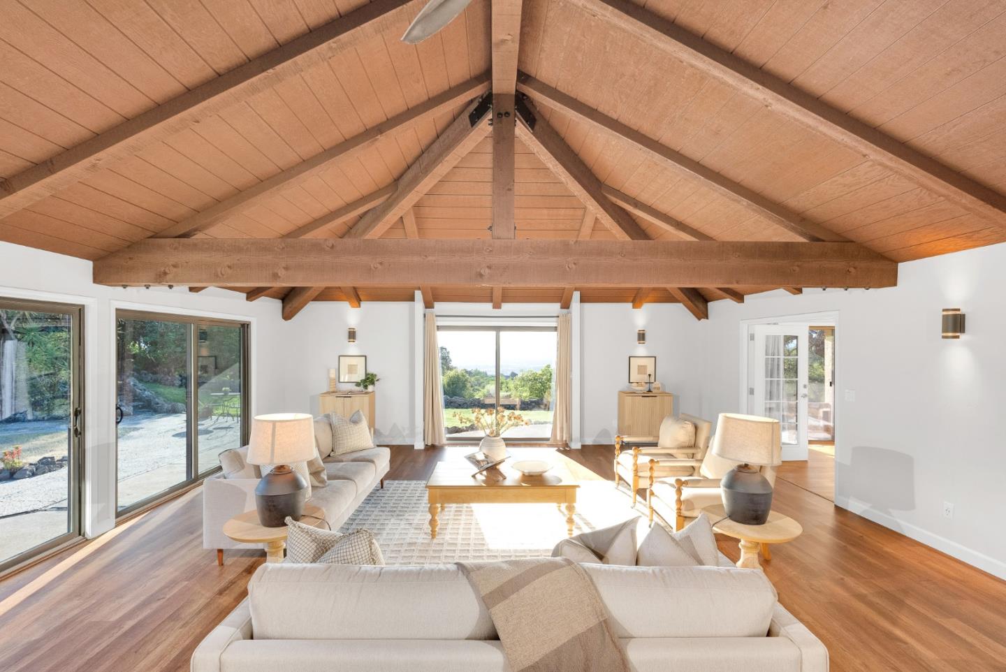 Detail Gallery Image 4 of 48 For 3270 Paseo Vista Ave, San Martin,  CA 95046 - 4 Beds | 3 Baths