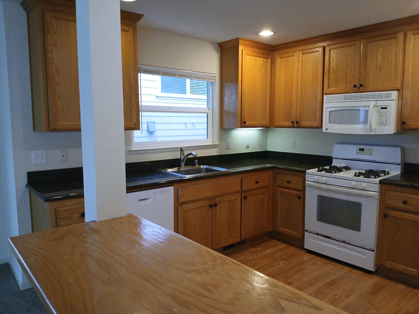 Detail Gallery Image 16 of 24 For 410 Coronado St, El Granada,  CA 94018 - 1 Beds | 1 Baths