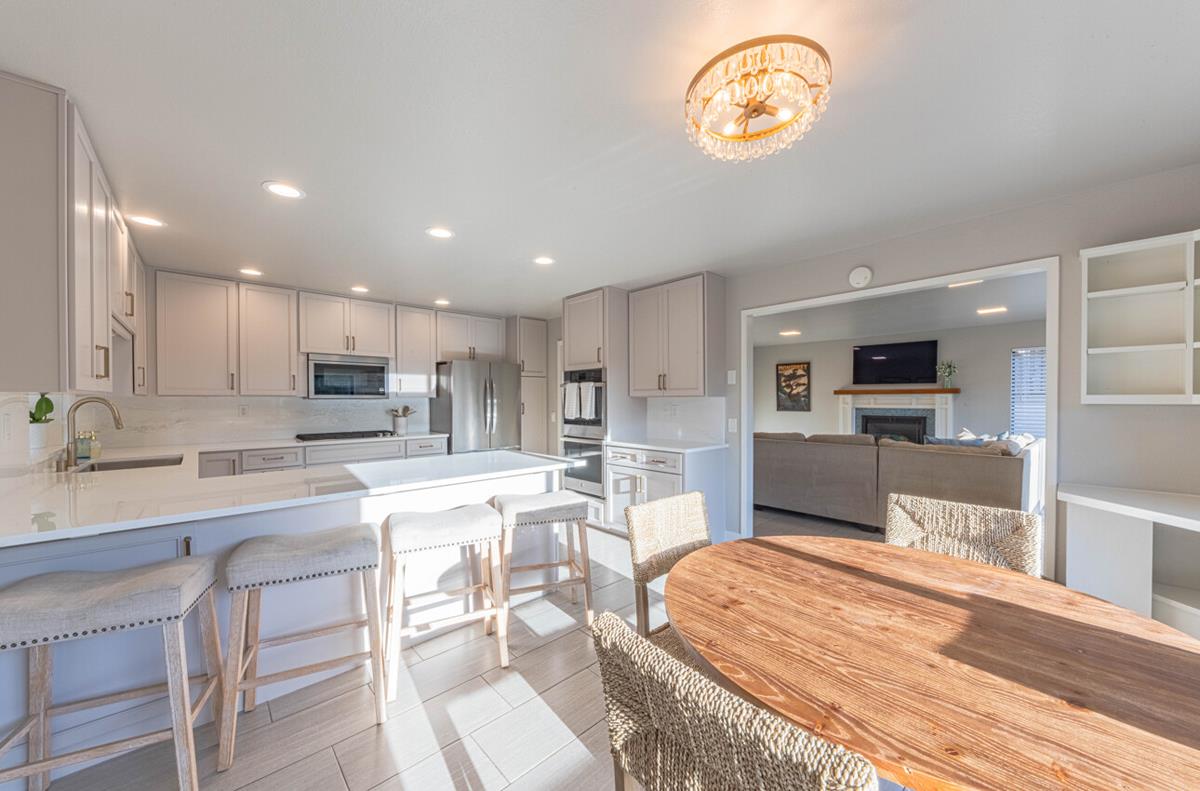 Detail Gallery Image 14 of 59 For 22 Deer Forest Dr, Monterey,  CA 93940 - 4 Beds | 2/1 Baths