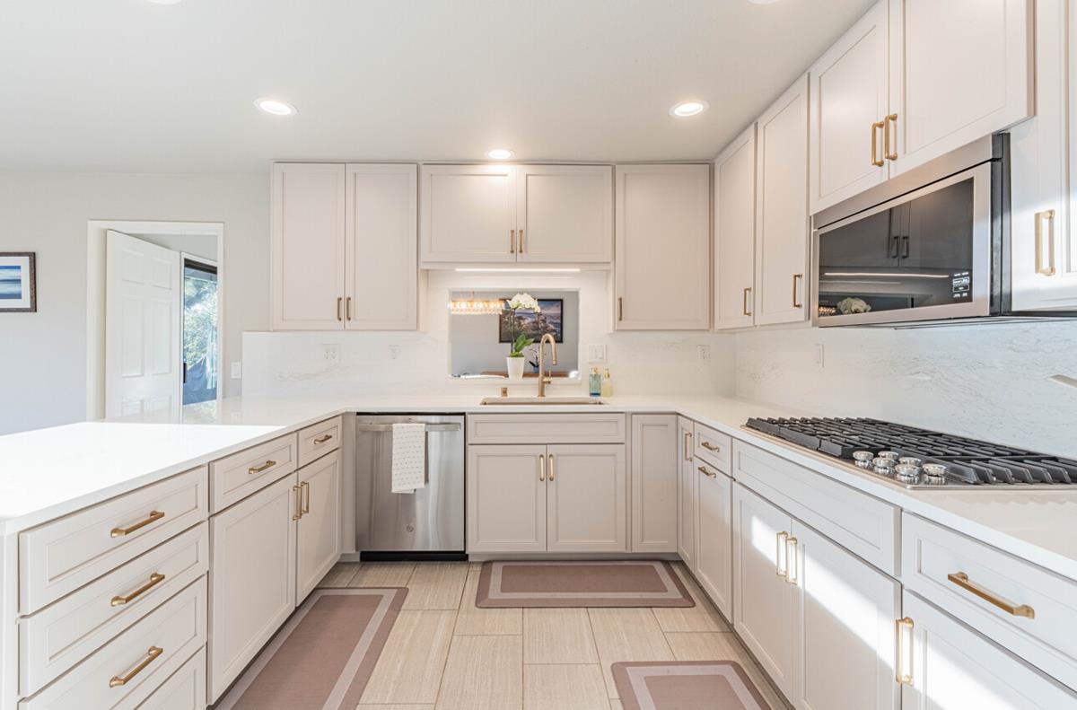 Detail Gallery Image 18 of 59 For 22 Deer Forest Dr, Monterey,  CA 93940 - 4 Beds | 2/1 Baths