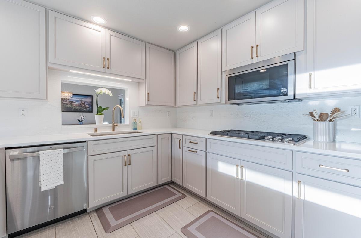 Detail Gallery Image 19 of 59 For 22 Deer Forest Dr, Monterey,  CA 93940 - 4 Beds | 2/1 Baths