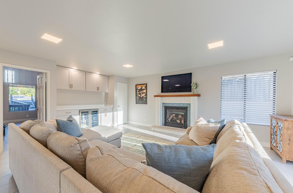 Detail Gallery Image 22 of 59 For 22 Deer Forest Dr, Monterey,  CA 93940 - 4 Beds | 2/1 Baths