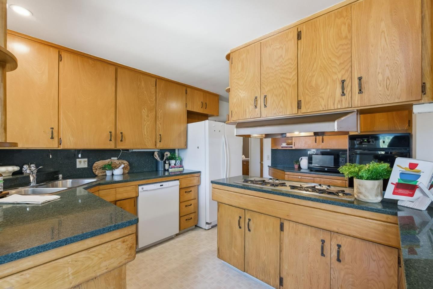 Detail Gallery Image 22 of 49 For 140 Monterey St, Santa Cruz,  CA 95060 - 3 Beds | 2 Baths