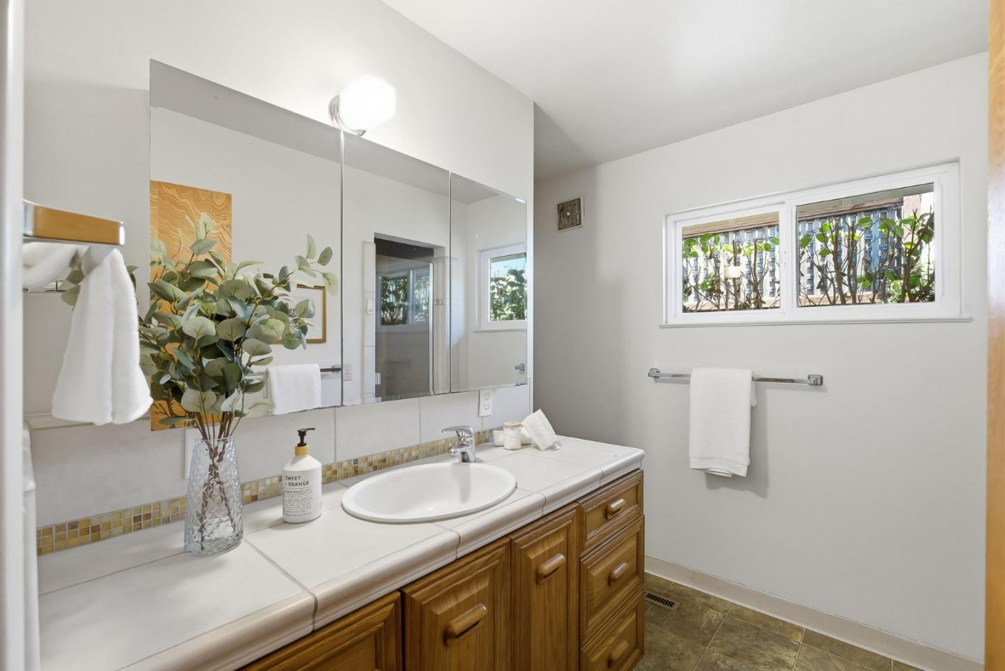 Detail Gallery Image 33 of 49 For 140 Monterey St, Santa Cruz,  CA 95060 - 3 Beds | 2 Baths