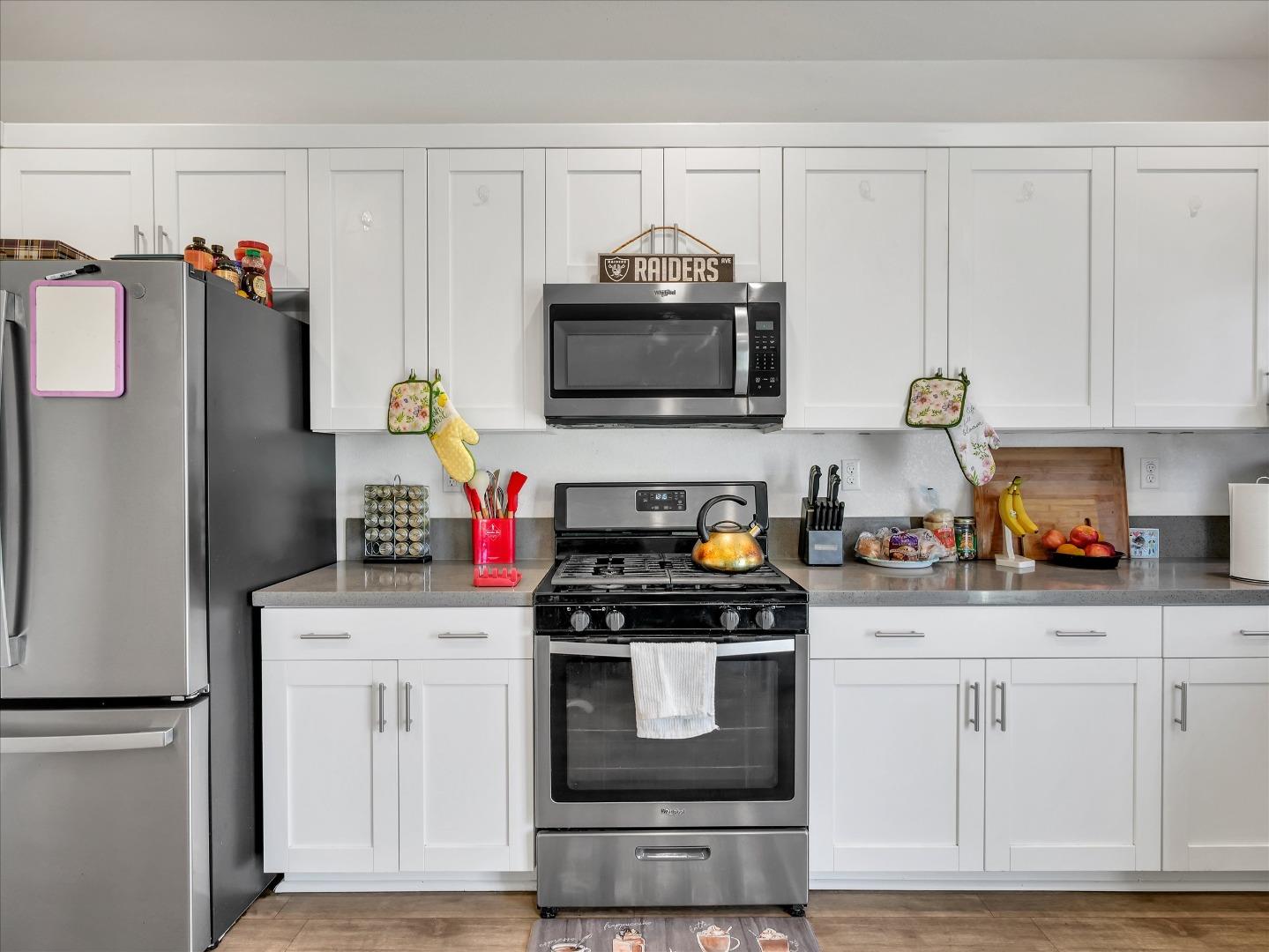 Detail Gallery Image 19 of 53 For 1415 Crimson Ln, Manteca,  CA 95336 - 4 Beds | 2/1 Baths