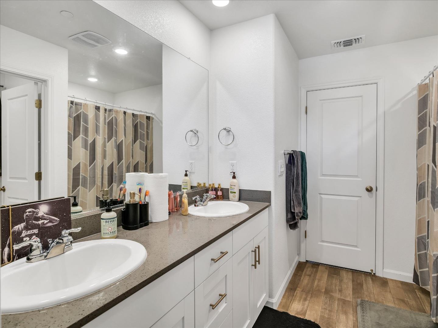 Detail Gallery Image 27 of 53 For 1415 Crimson Ln, Manteca,  CA 95336 - 4 Beds | 2/1 Baths