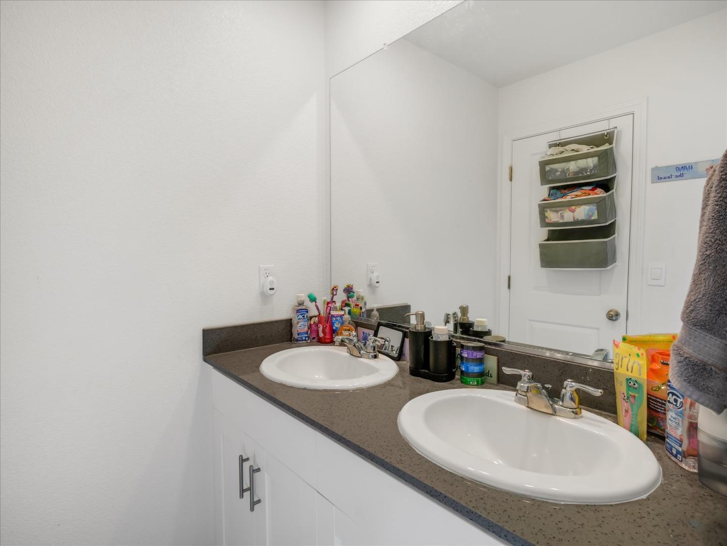 Detail Gallery Image 35 of 53 For 1415 Crimson Ln, Manteca,  CA 95336 - 4 Beds | 2/1 Baths