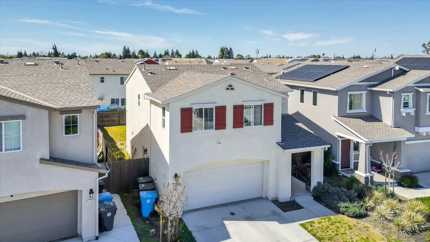 Detail Gallery Image 4 of 53 For 1415 Crimson Ln, Manteca,  CA 95336 - 4 Beds | 2/1 Baths