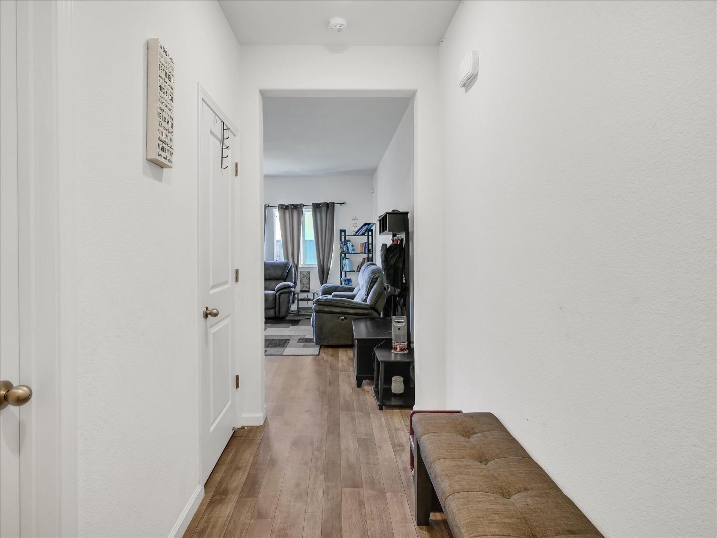 Detail Gallery Image 9 of 53 For 1415 Crimson Ln, Manteca,  CA 95336 - 4 Beds | 2/1 Baths