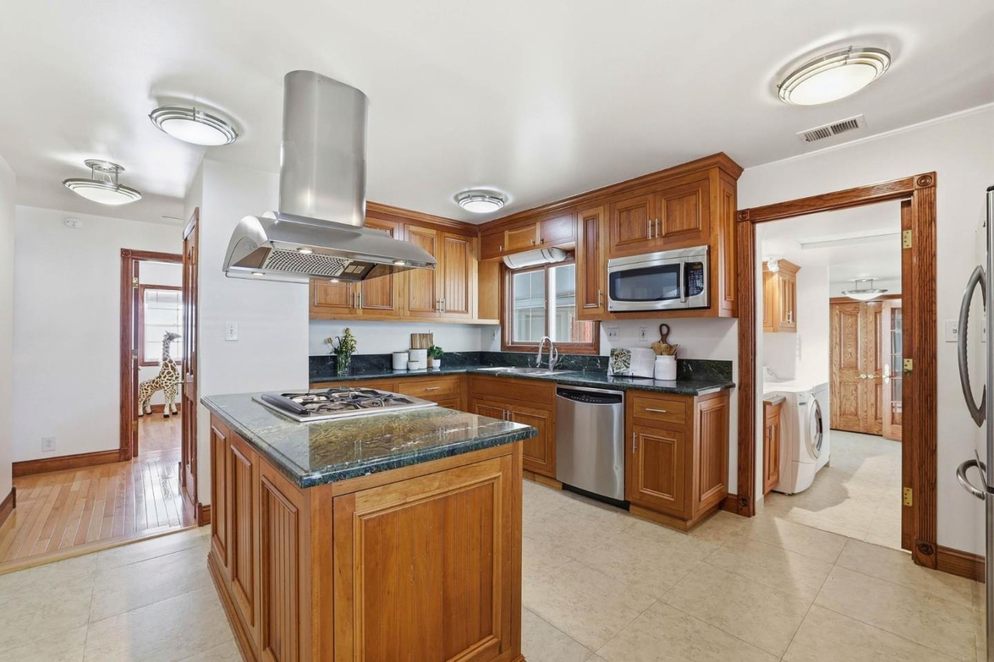 Detail Gallery Image 10 of 60 For 22141 Wallace Dr, Cupertino,  CA 95014 - 3 Beds | 2 Baths