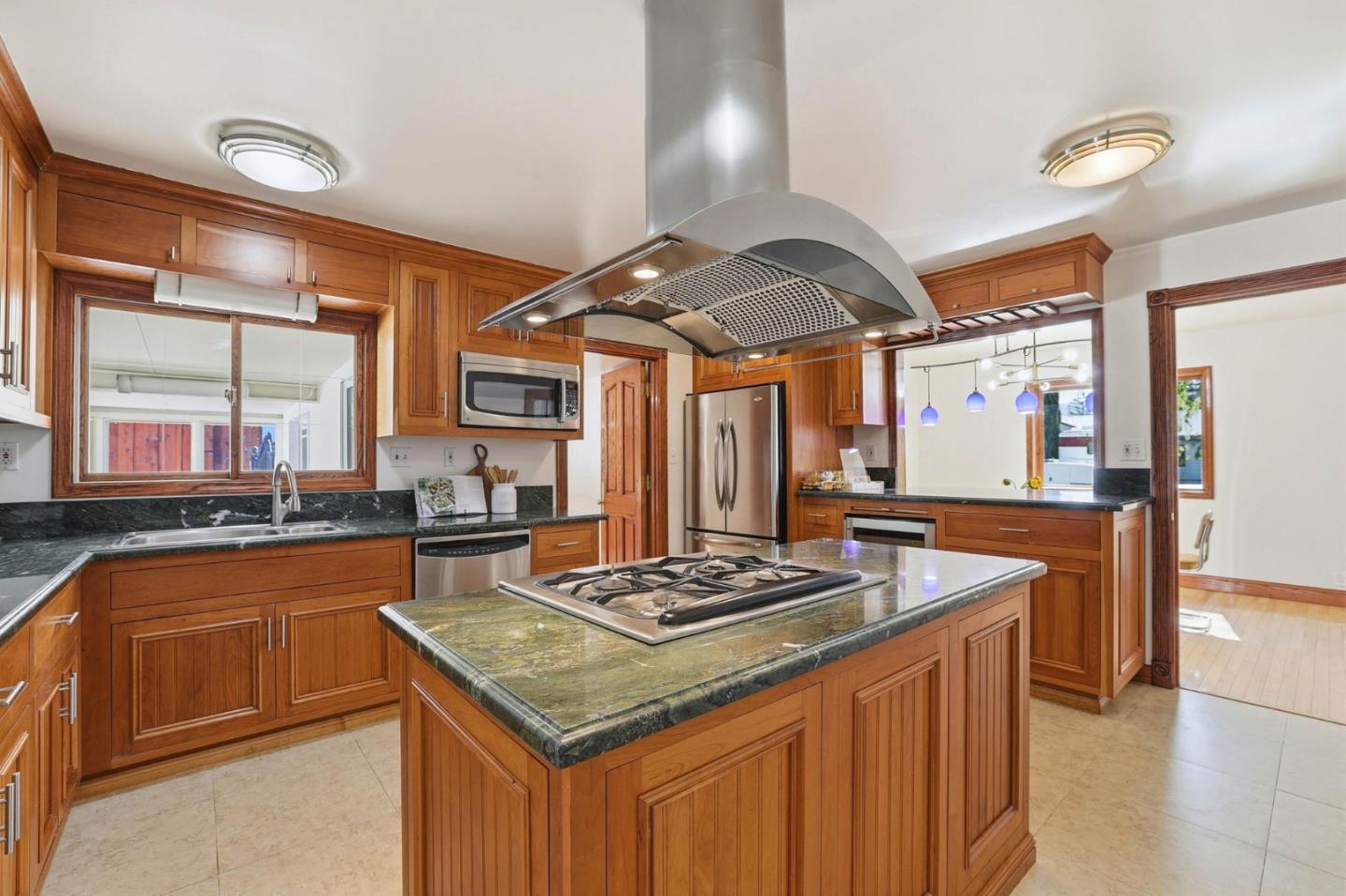 Detail Gallery Image 14 of 60 For 22141 Wallace Dr, Cupertino,  CA 95014 - 3 Beds | 2 Baths