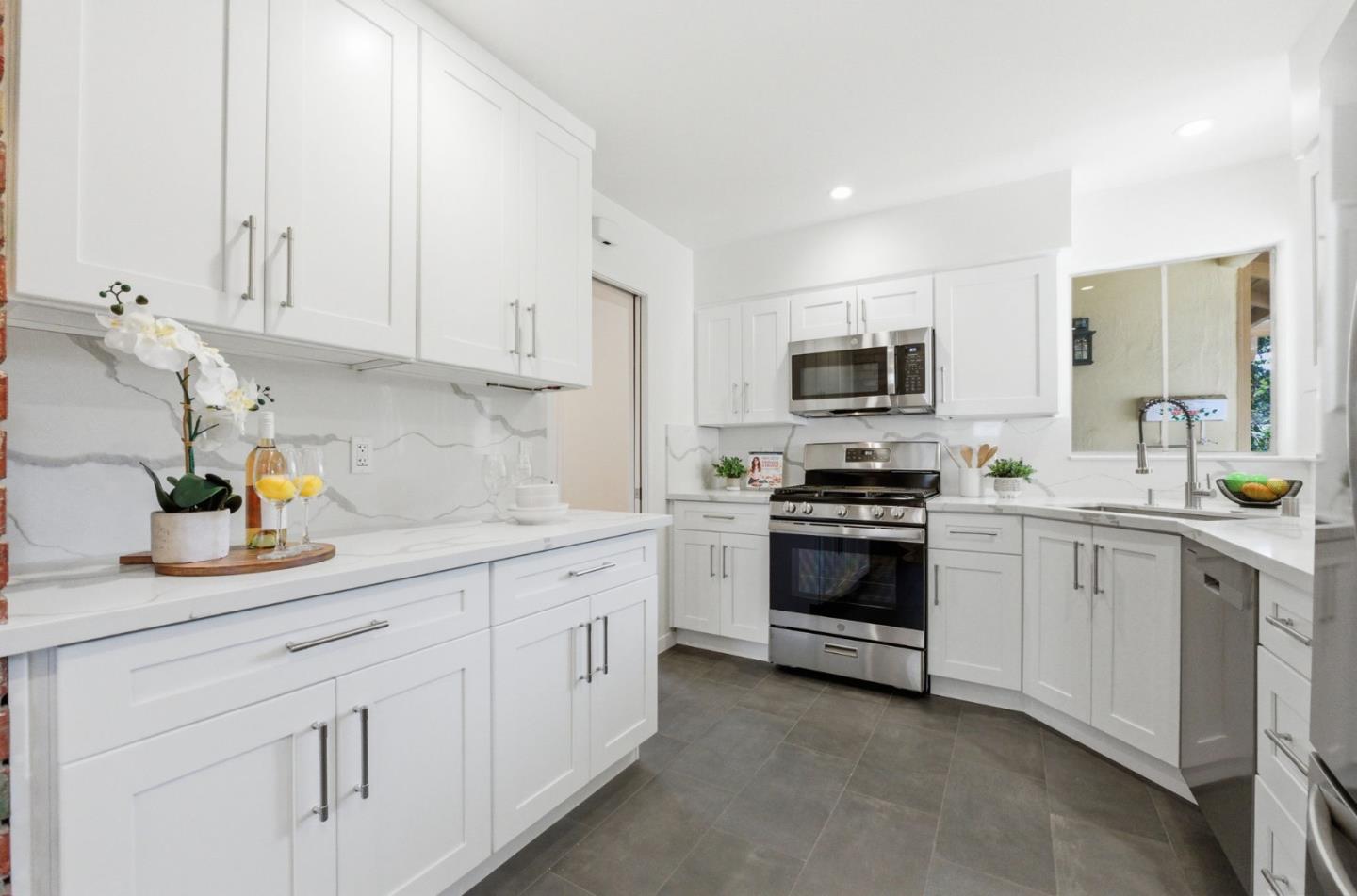 Detail Gallery Image 4 of 25 For 145 Holly Hill Way, Los Gatos,  CA 95032 - 4 Beds | 2 Baths