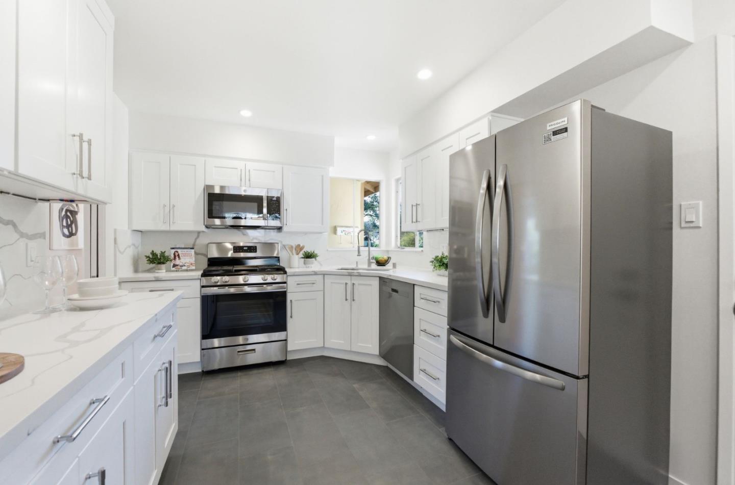 Detail Gallery Image 5 of 25 For 145 Holly Hill Way, Los Gatos,  CA 95032 - 4 Beds | 2 Baths