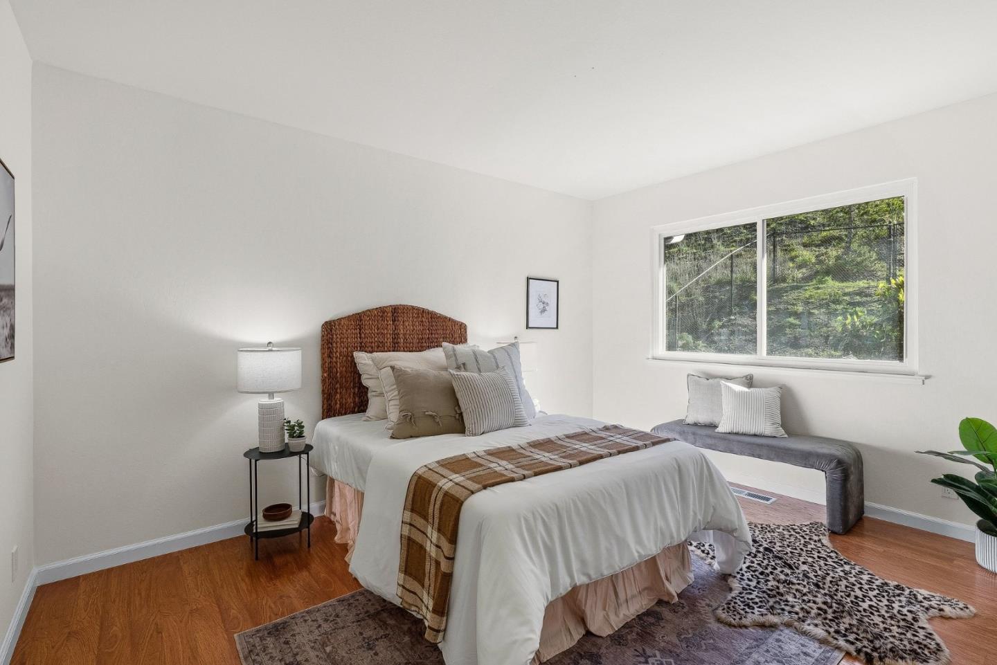 Detail Gallery Image 11 of 34 For 1100 Glacier Ave, Pacifica,  CA 94044 - 3 Beds | 2/1 Baths