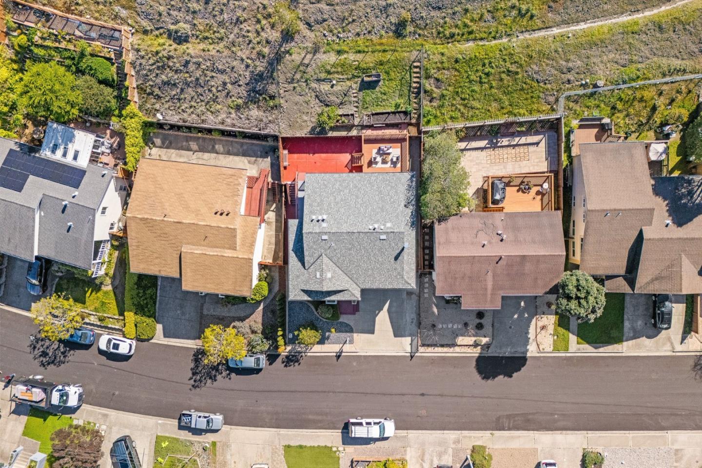 Detail Gallery Image 31 of 34 For 1100 Glacier Ave, Pacifica,  CA 94044 - 3 Beds | 2/1 Baths