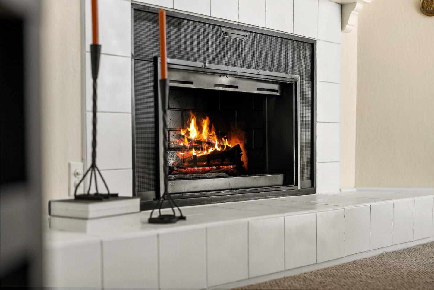 Detail Gallery Image 4 of 34 For 1100 Glacier Ave, Pacifica,  CA 94044 - 3 Beds | 2/1 Baths