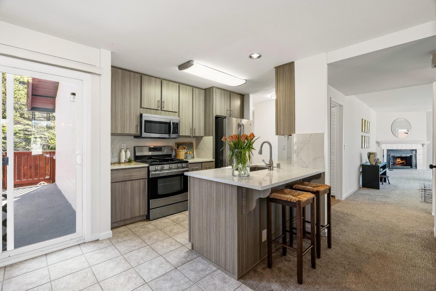 Detail Gallery Image 9 of 34 For 1100 Glacier Ave, Pacifica,  CA 94044 - 3 Beds | 2/1 Baths