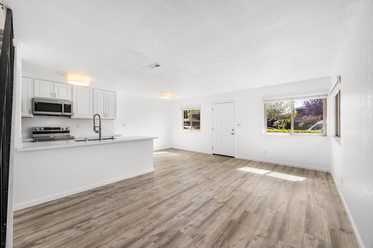 Detail Gallery Image 2 of 23 For 1430 42nd Ave #3,  Capitola,  CA 95010 - 2 Beds | 0 Baths