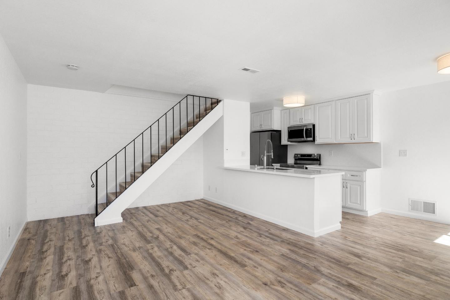 Detail Gallery Image 3 of 23 For 1430 42nd Ave #3,  Capitola,  CA 95010 - 2 Beds | 0 Baths