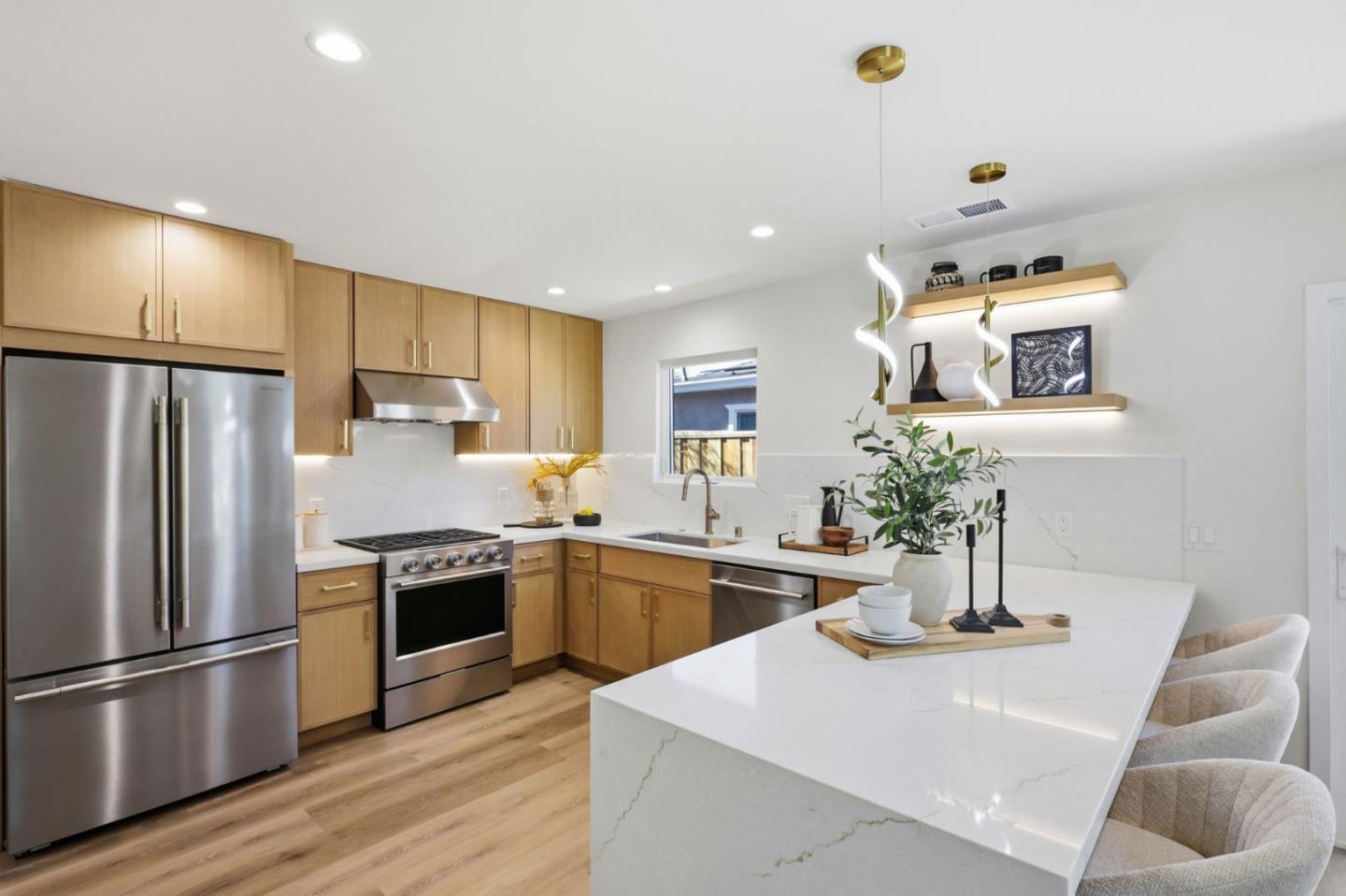 Detail Gallery Image 7 of 33 For 3234 Hoover St, Redwood City,  CA 94063 - 3 Beds | 2 Baths