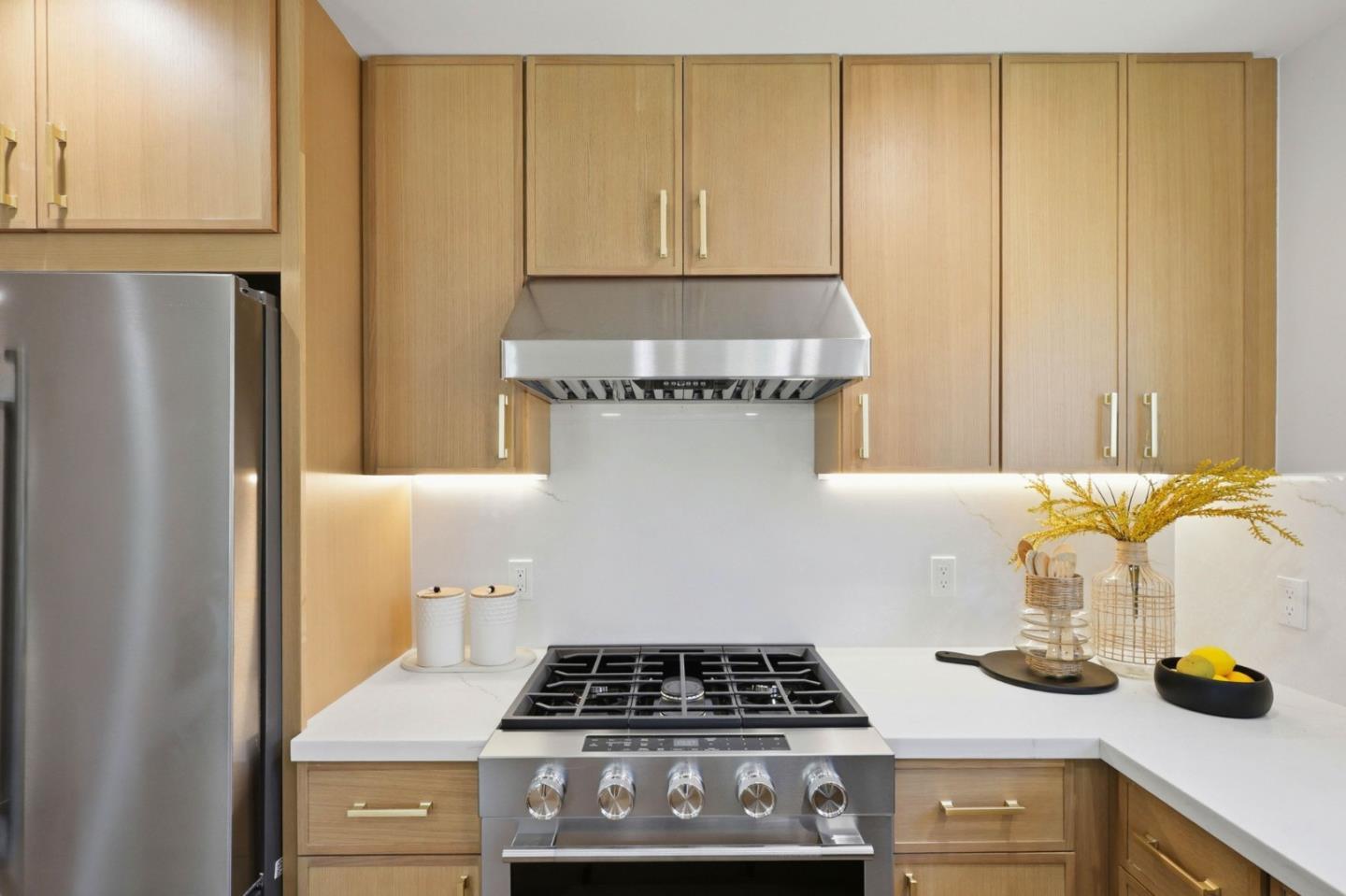 Detail Gallery Image 8 of 33 For 3234 Hoover St, Redwood City,  CA 94063 - 3 Beds | 2 Baths