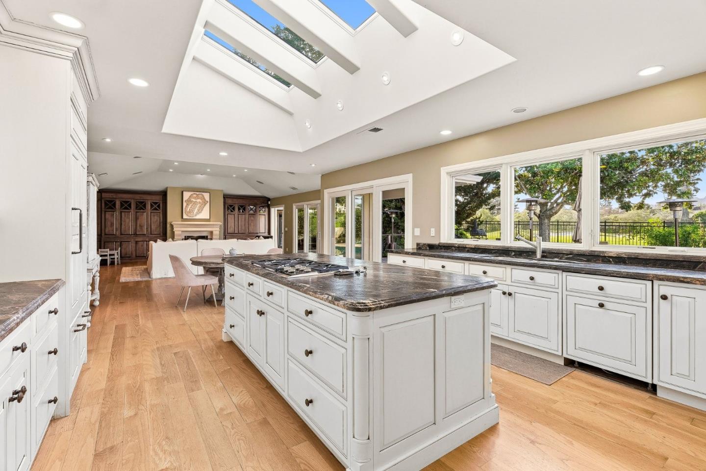 Detail Gallery Image 10 of 66 For 16 Hollins Drive, Santa Cruz,  CA 95060 - 4 Beds | 4/2 Baths