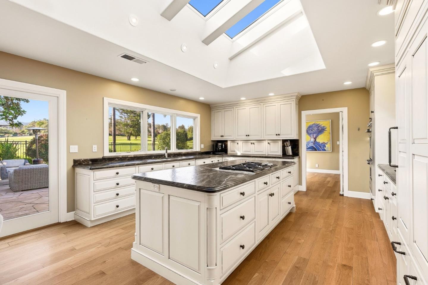 Detail Gallery Image 11 of 66 For 16 Hollins Drive, Santa Cruz,  CA 95060 - 4 Beds | 4/2 Baths