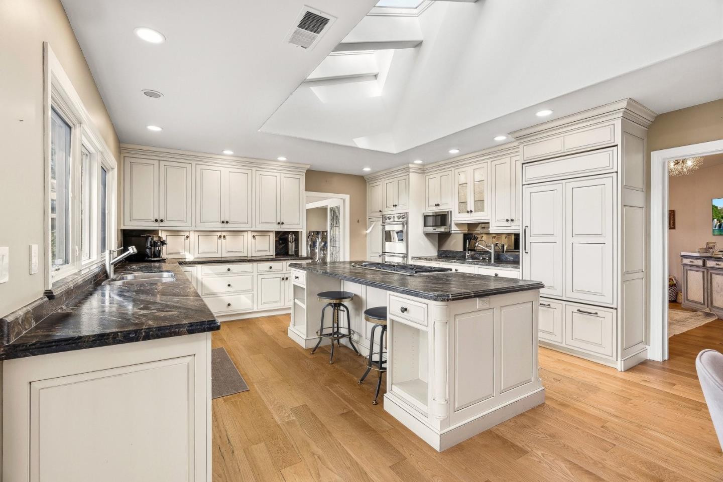 Detail Gallery Image 12 of 66 For 16 Hollins Drive, Santa Cruz,  CA 95060 - 4 Beds | 4/2 Baths